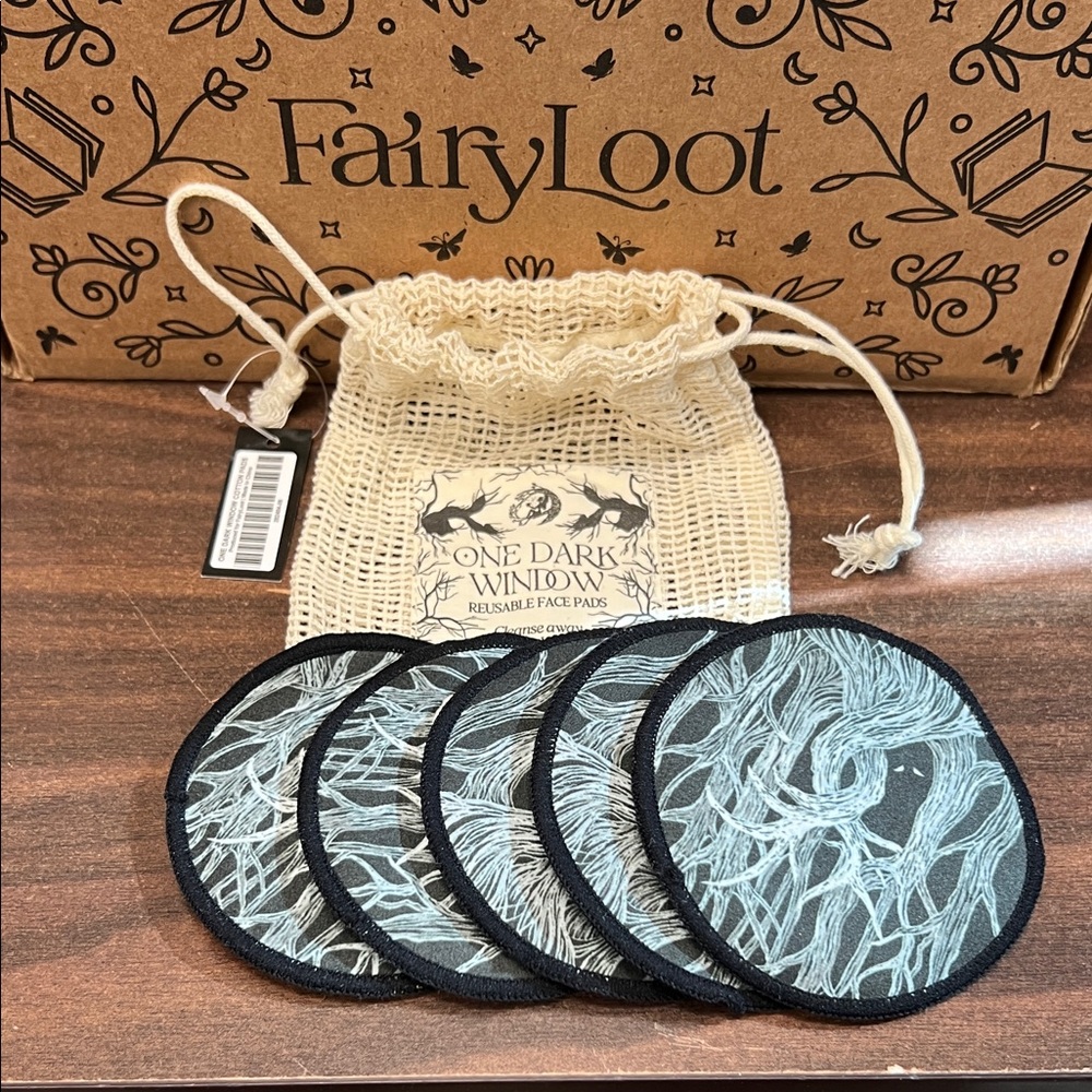 FairyLoot Reusable Face Pads - One Dark Window